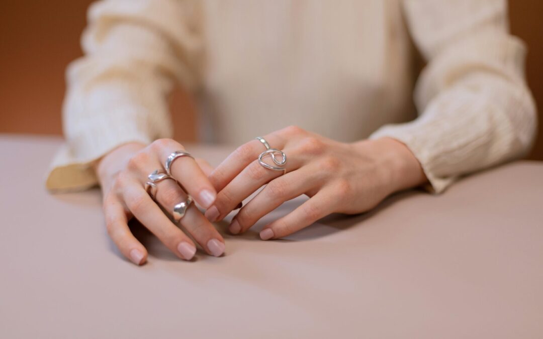 Pourquoi mon bijoux s&rsquo;oxyde, devient vert ou noir ?